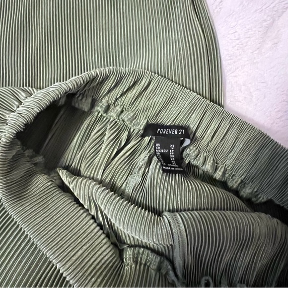 Green Plisse Pleated Ribbed Set - Picture 5 of 5